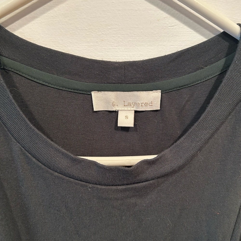 A. LAYERED SIZE SMALL WOMENS TWIST FRONT SLEEVELESS T SHIRT GRAY & OLIVE - Picture 3 of 9